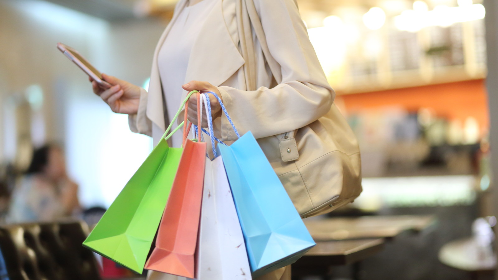The Benefits of Shopping Online Versus High Street Shopping